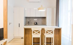 City Castle Apartments Free Parking